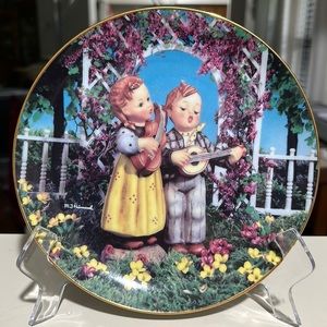MI Hummel Plate Collection Little Companions # LR8950 ‘Little Musicians’.